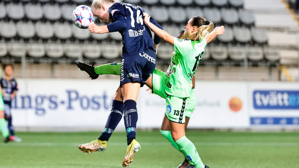 Linköpings skyttedrottning Amalie Vangsgaard gjorde hattrick i segermatchen över Kristianstad, här nickar hon in 3–0-målet.
