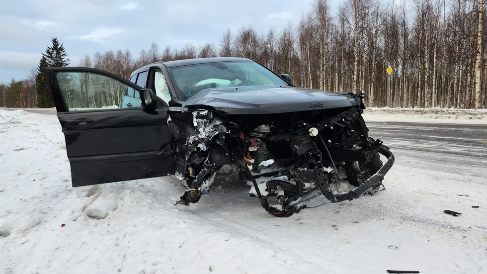 En man i 40-årsåldern skadades allvarligt i en trafikolycka nära Timforskorsningen på väg 94.