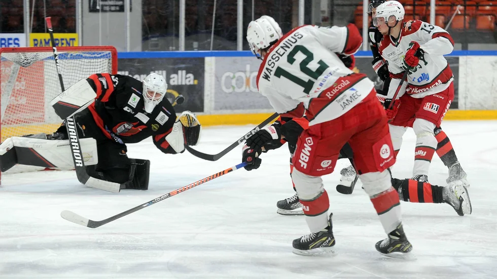 Även efter sådana här räddningar av Sebastian Wagner så lyckades inte NSK vinna mot Väsby.
