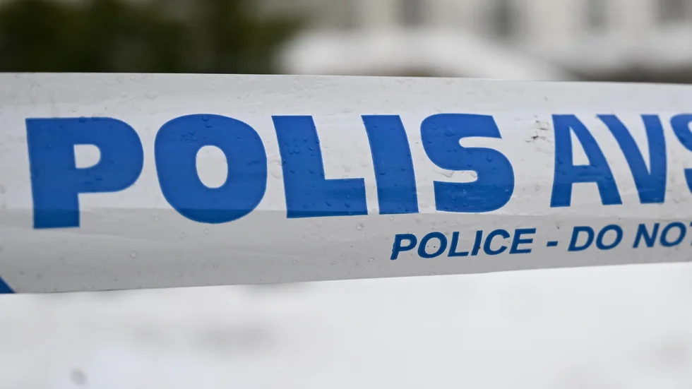 Polisavspärrningar vid huset där insatsen mot de båda misstänkta genomfördes i tisdags.