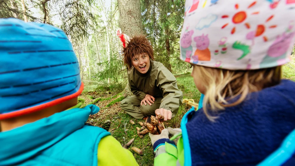 Skogsmulles lockrop ”Hej kollikok”, som hörts i så många skogsgläntor med förväntansfulla barn har aldrig varit viktigare än i dag, skriver insändarskribenterna.