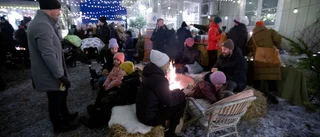 Julstämningen på topp på Pensionatets innergård: "Det är så mysigt att man smäller av"