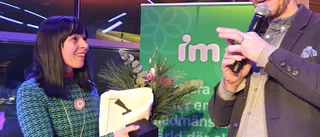 Hyllad författare grundlurad • Fick motta två hederspriser – samma dag. "Känner mig knäsvag"