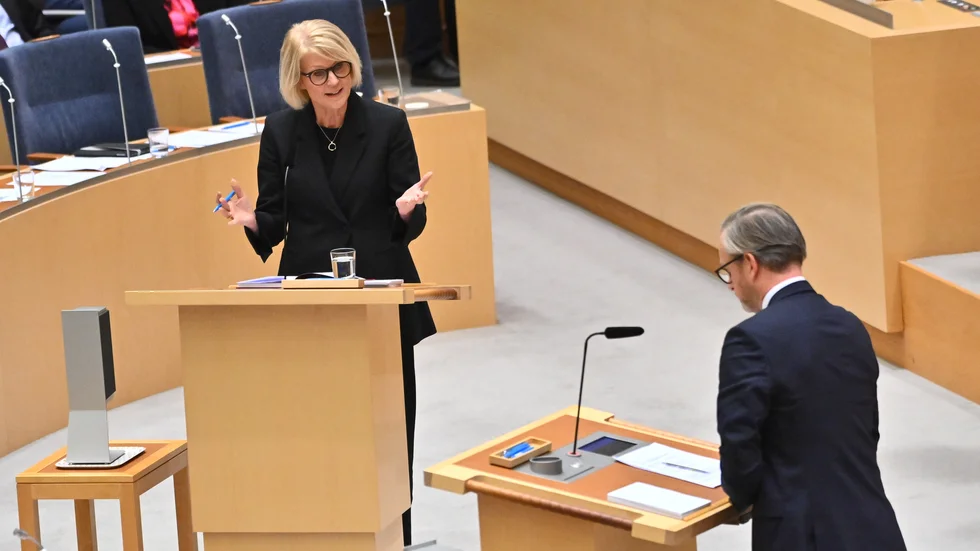 Mikael Damberg (till höger på bilden) har presenterat sitt och Socialdemokraternas alternativ till finansminister Elisabeth Svantessons och högerregeringens statsbudget.