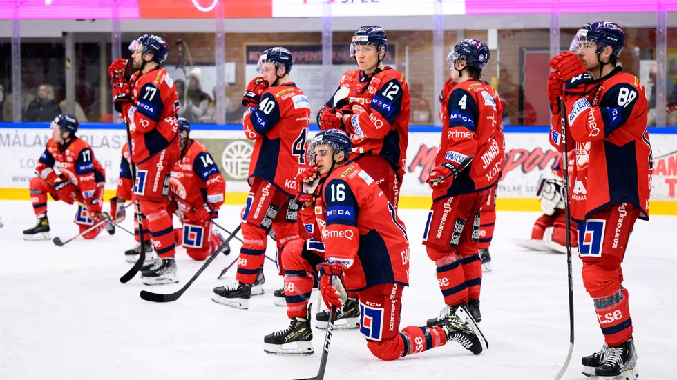 VIK-spelarna deppar efter slutsignalen.