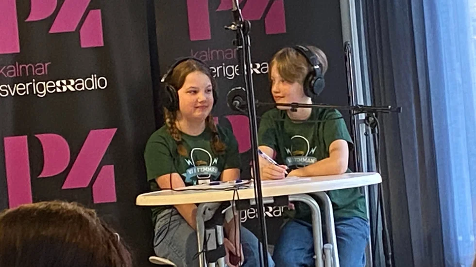 Lina Höglander och Silas Fredriksson representerar Djursdala skola i den klassiska tävlingen Vi i Femman.