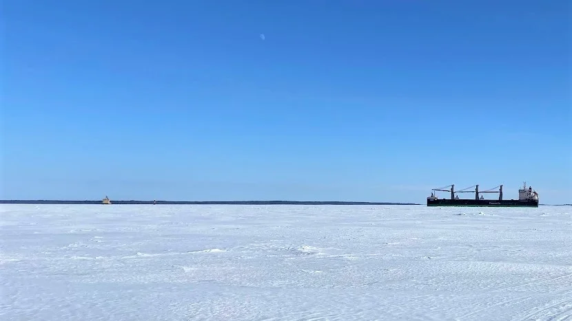 Tack vare lindriga isförhållanden används än så länge enbart farleden som går in via Farstugrund. Sandgrönnleden är fortfarande obruten vilket gör att de allra yttersta öarna är betydligt enklare att nå nu.