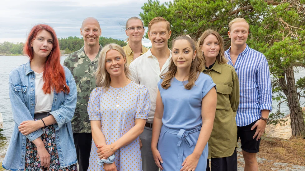 Årets deltagare i "Gift vid första ögonkastet". Ida Lind i mitten längst fram. Pressbild.