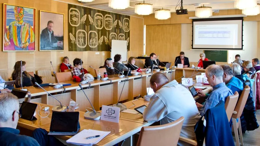 Möte. Under måndagens kommunstyrelsemöte i Kiruna antogs ett skyltprogram och kommunens varumärkesplattform. Nästa anhalt för ärendena är kommunfullmäktige.