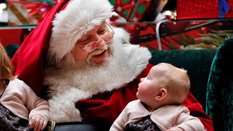 TOMTE. Då det gäller jultomtens existens är det fullt accepterat att ljuga.