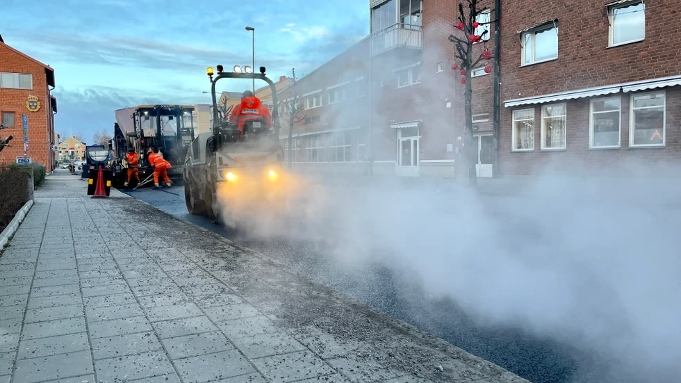 Kommunerna Katrineholm, Flen och Vingåker har avbrutit kontraktet med Peab. 