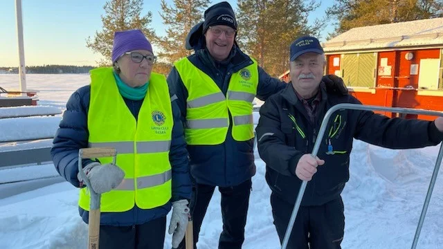 Snösvägen kom tidigt till Gråsjälören i år, från vänster: Anne Melin, Göran Nilsson och Sven Pardén.