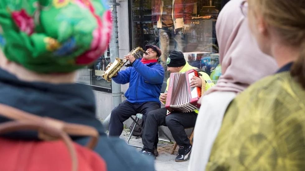 SAXOFON I CENTRUM. Den saxofonspelande EU-migranten Costica Bujors spelande på Storgatan har orsakat en hel del huvudbry och utredande. Nu har Luleå kommun ett färdigt förslag för hur gatumusiken ska regleras.