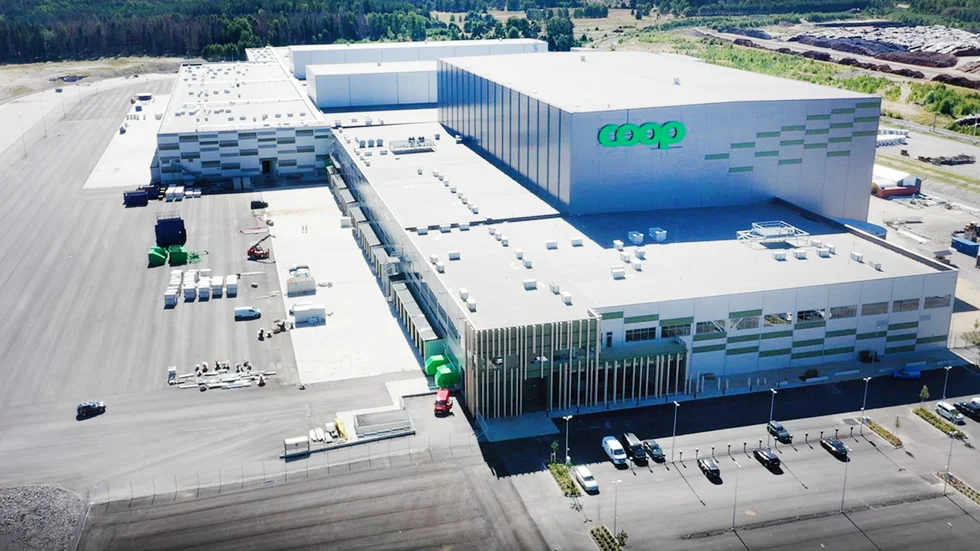 Flygbild över Coops nya varuterminal i Eskilstuna logistikpark.