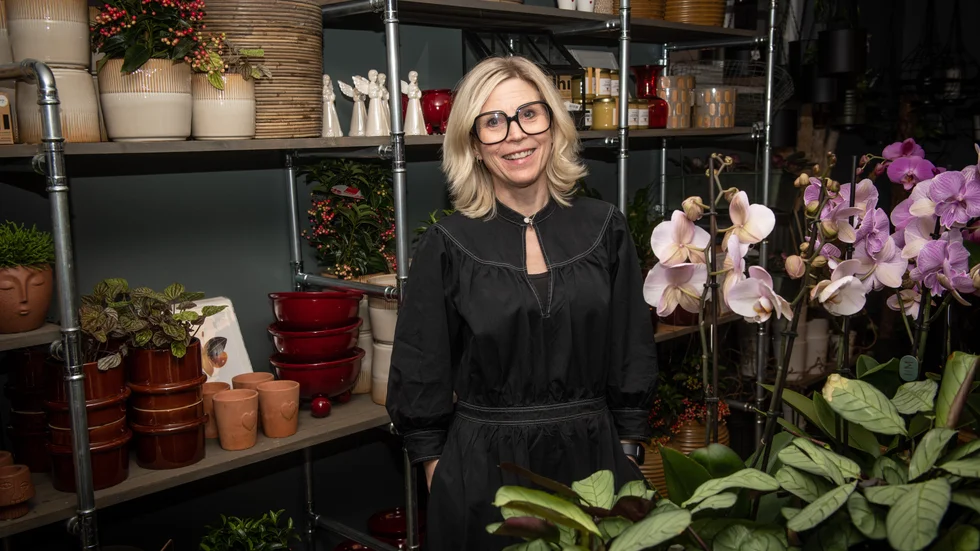 Handelsfestens jury tycker att Åsa Lundström på Pauls blommor bjuder på ett fantastiskt bemötande. 