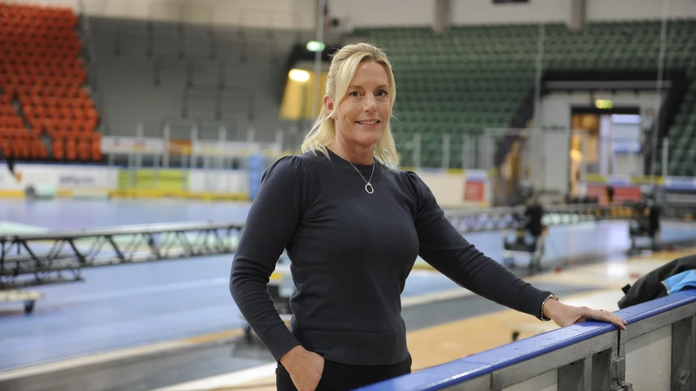 IFK Nyköpings nya klubbchef Malin Hanna i stora ishallen på Rosvalla, en av hallarna där det ska bli Sverigecupen i handboll till helgen.