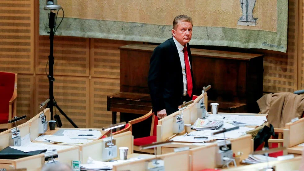 STÄNGER DÖRREN. Kenneth Backgård utesluter samarbete med Moderaterna trots den senaste kovändningen. Såret i oppositionen är för djupt efter de senaste turerna.