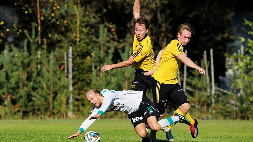 MOT TOPPEN. Ulf Sundqvist stannar i division IIT-klubben Heden som ska satsa mot toppen.