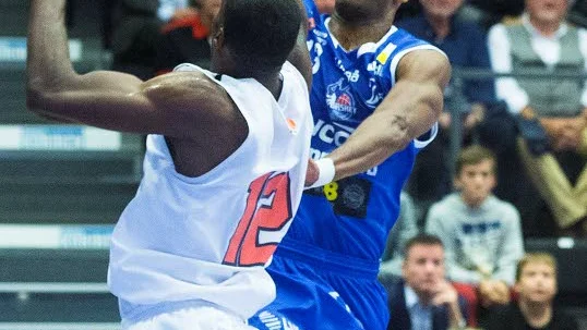 vinnare. LF Baskets Alex Wesby var tillbaka i Sundsvall i går – och sänkte sitt gamla lag.