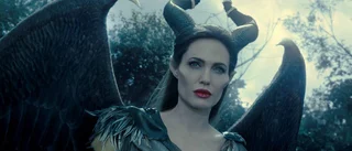 AngelinaJolie rivigt ess