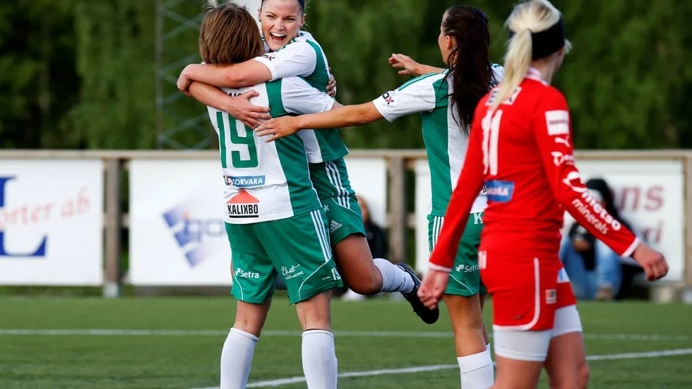 NYA MÅL. Assi stormar mot kvalspel i division I eftrer ännu en trepoängare.
