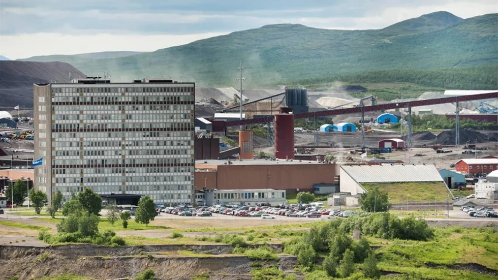 En stor del av det damm som faller över centrala Kiruna kommer från området bakom LKAB:s kontorsbyggnad, kallat UNIO-området.