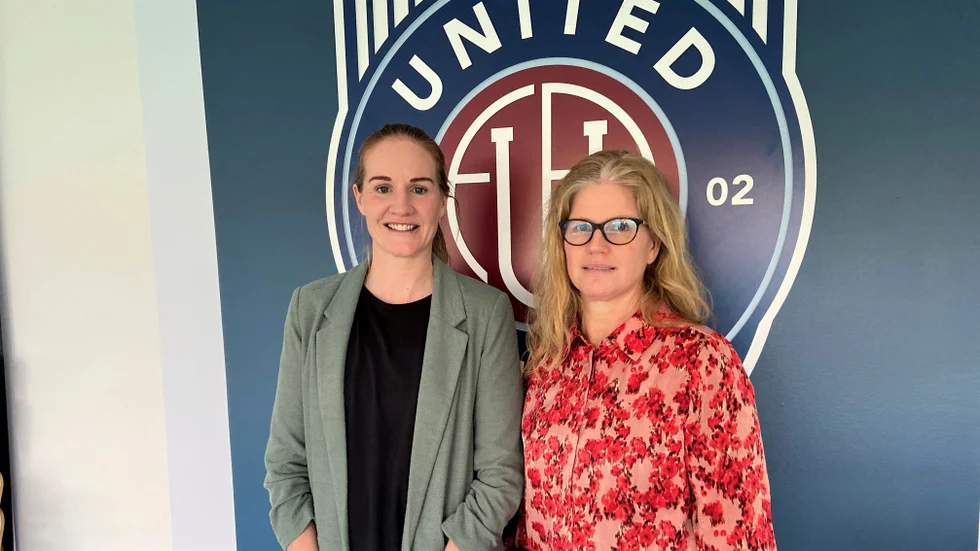Vaila Barsley, här med ordföranden Lina Bertilsson till höger, jobbar just nu med att sätta ihop ett ledarteam för nästa säsong.