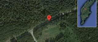 Fordon stillastående på väg 608 - helt stopp i ett körfält