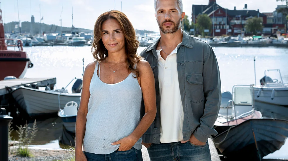 Skådespelarna Alexandra Rapaport och Nicolai Cleve Broch. Pressbild.