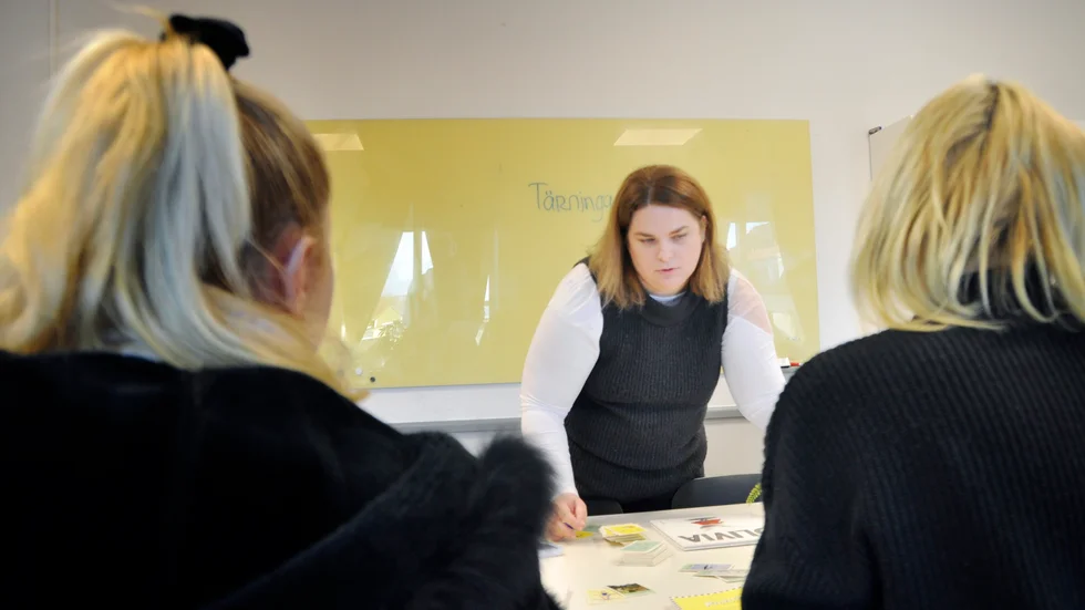 Nina Bengtsson håller i kursen. Hon är själv född i Ukraina och kan språket, vilket gett henne en nära relation med kursdeltagarna. 