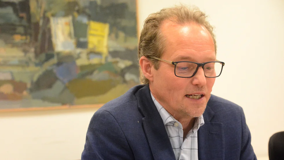 Förste vice ordföranden i kommunstyrelsen får stäppa upp ett snäpp efter Cissi Hammars beslut att avgå. Peter Karlsson (C) hoppas att en ny majoritet ska vara på plats till nästa kommunfullmäktige.