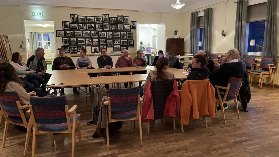 På torsdagen samlades politiker, lärare och föräldrar i Edsbruk för att prata om skolan.