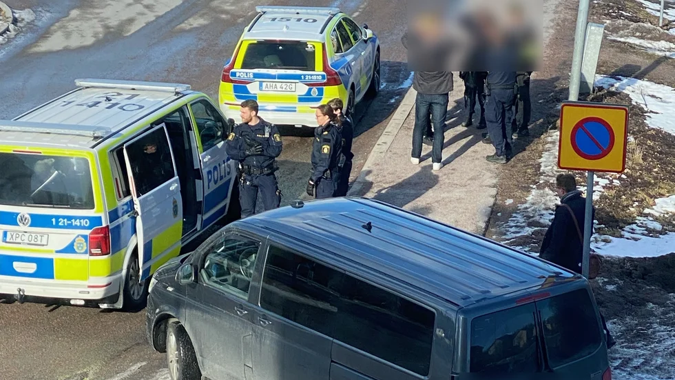 En person greps i samband med ett planerat utredningsärende i Slavsta. 