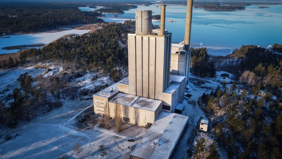 Mycket ska godkännas innan energiklustret vid Marvikens gamla kraftverk kan bli av. Bland annat ska regeringen ge klartecken för kärnkraftsdelarna.