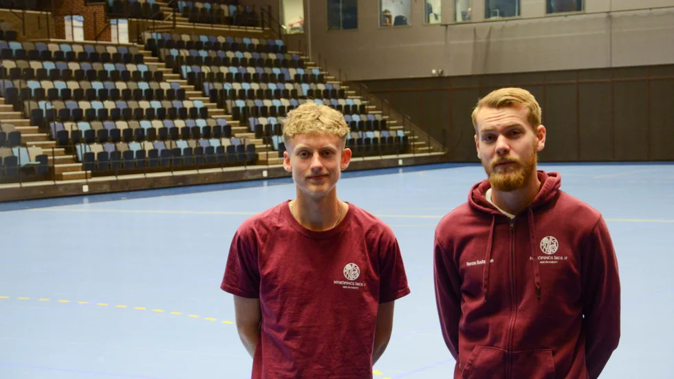 Wilhelm Dahlin och Marcus Gustafsson från Nyköpings Skol IF. Fotbollsturneringen äger rum i A-hallen på Rosvalla.
