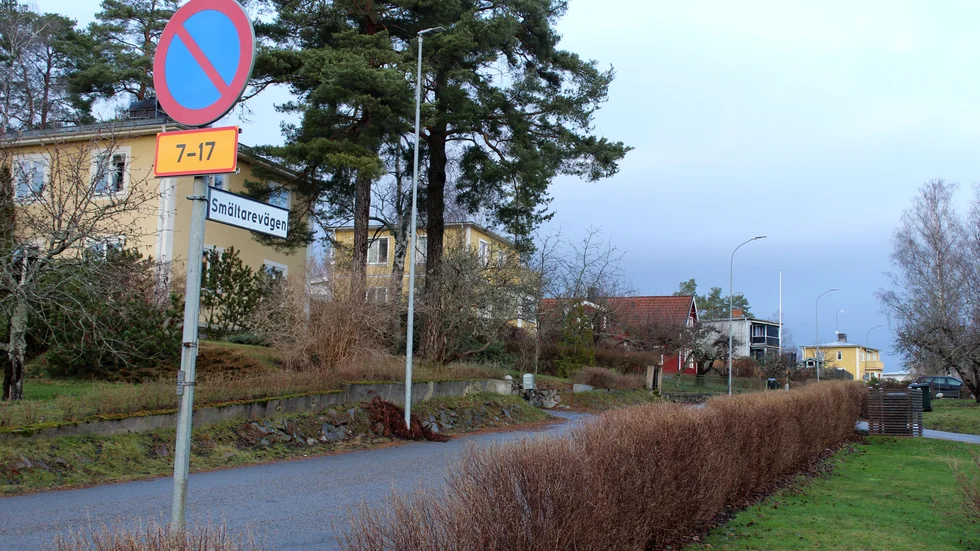 Parkeringsförbud införs på Fogdevägen och Smältarevägen. Vid en sträcka på östra sidan av Smältarevägen, gäller detta förbud under vardagar mellan klockan 07 och 17.