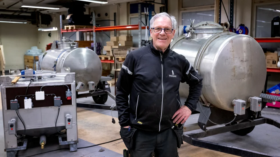 Åke Grudin, kontrollchef på Vasaloppets nya centrallager, fick tag i nya kärl för blåbärssoppan efter den stora branden som förstörde Vasaloppets lager i november 2022.