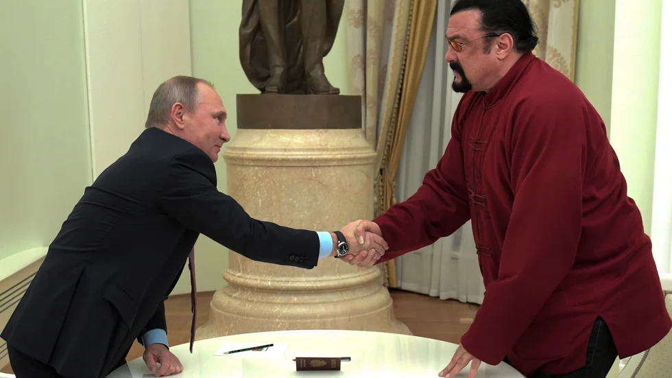 Vladimir Putin och Steven Seagal 2016. Arkivbild.