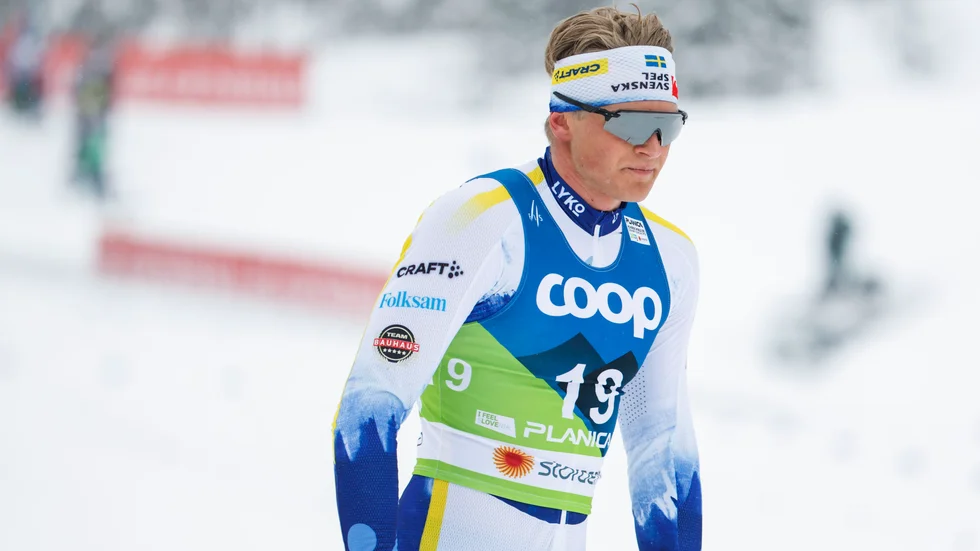 Edvin Anger räknar bort sig själv från stafetten efter en svag insats på 15 km fritt.