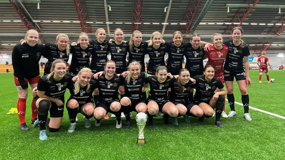 Här har ni det vinnande laget på damsidan i 2023 års upplaga av Arnes Bil Cup. Luleå Fotboll DFF visade klass i finalen där Skellefteå FC besegrades med 4–1. 