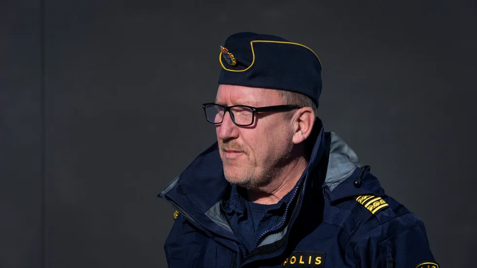 "Det ligger inom ramen för den utredning som bedrivs så det kan vi inte uttala oss om". Peter Wahlberg, områdeschef för polisen i Norrköping, angående omständigheterna kring knivattacken mot en polis under måndagen.