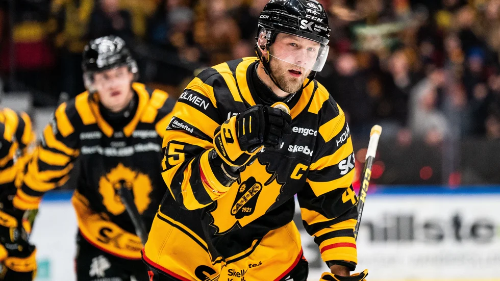 Oscar Möller spelar ihop med Pär Lindholm och Joakim Lindström igen.