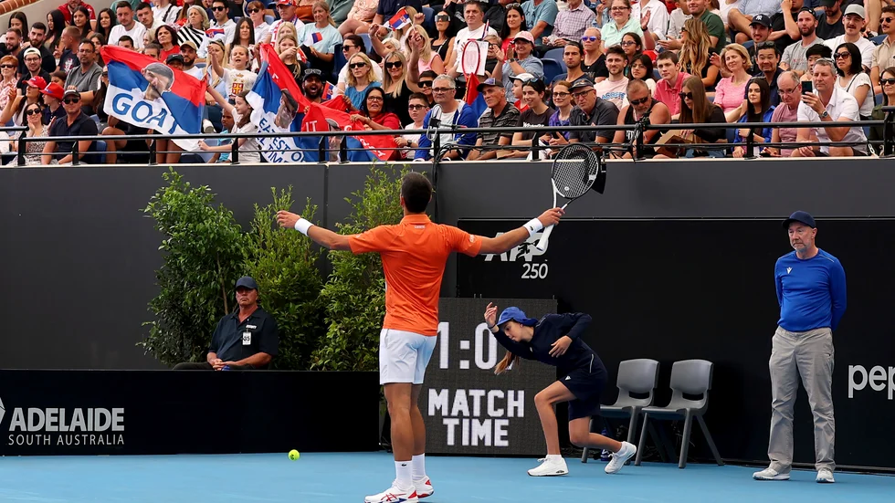 Novak Djokovic fick ett varmt mottagande av publiken i Adelaide.