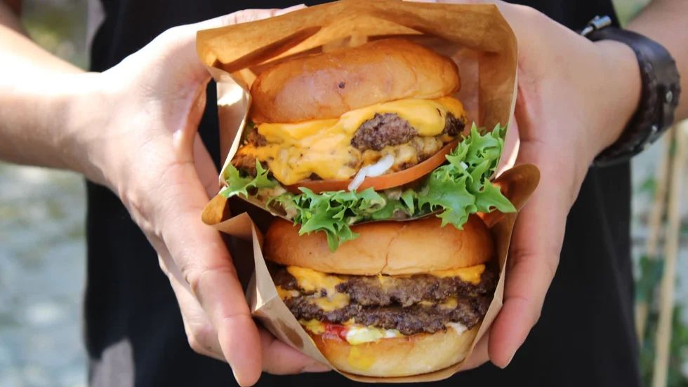 När "Burgerdudes" publicerat sin lista över Sveriges 100 bästa hamburgare hamnar Knifetown Burgers på tiondeplats. Det ger restaurangen en topplacering i Uppsala.