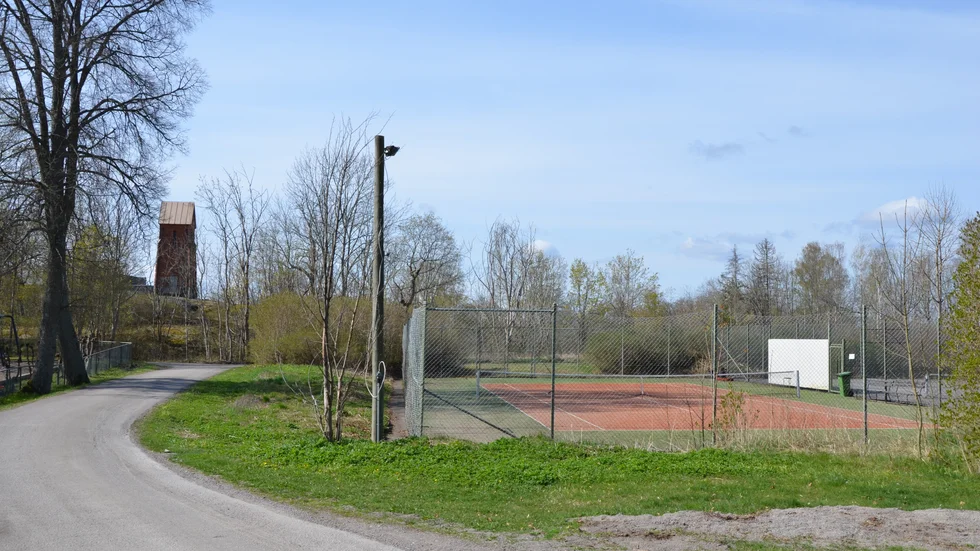 Här ligger tennisbanorna som orsakat en ordentlig förvirring både hos Lindöborna och hos kommunens tjänstemän. 