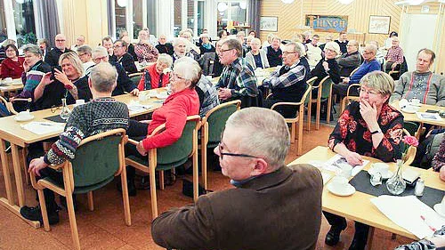 En mycket intresserad publik lyssnade till föreläsningen.