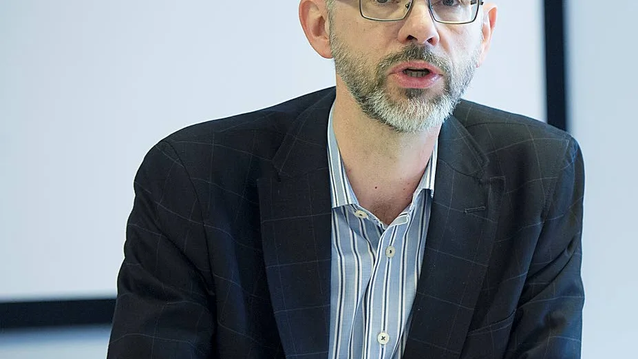 Bekymrad. Landstingsdirektör Mats Brännström kan konstatera att det inte har hjälpt att dra ned på antalet vårdplatser på Sunderby sjukhus.