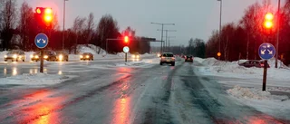 Besvärligt väglag på många håll