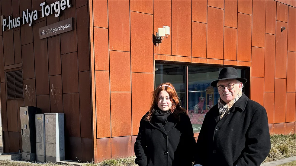 Mia Makila och Åke Bjurhamn är först ut under 2023 med sina verk i trapphusen till parkeringshuset vid Nya Torget.