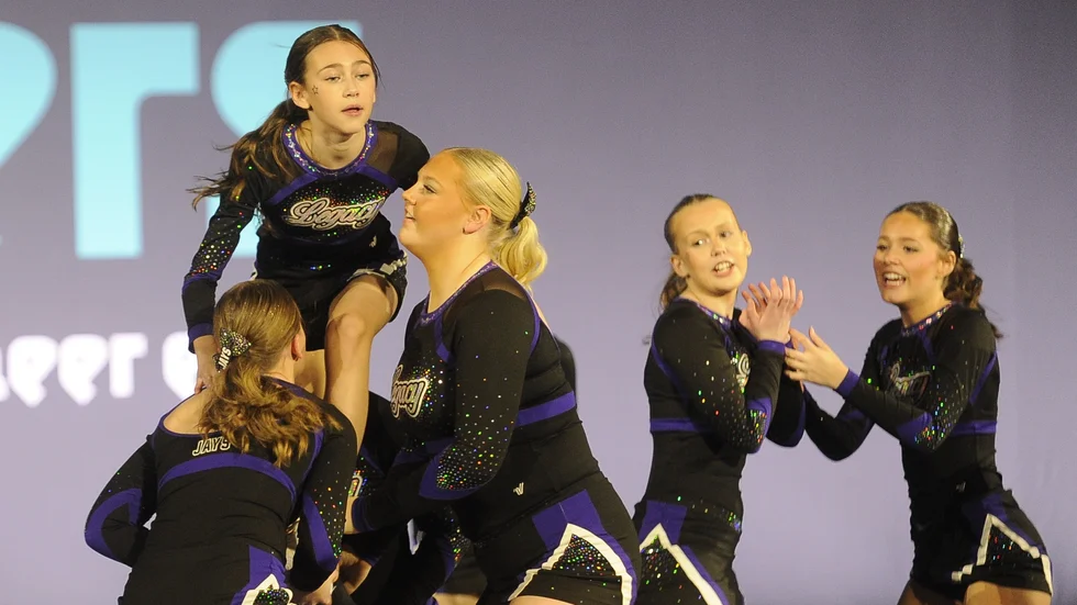 160 barn och ungdomar stod i höstas på kö för att börja med antingen truppgymnastik eller cheerleading i Legacy Allstars. "Vi vill få in så mycket barn som möjligt för att de ska få chans att utöva någon av de här sporterna, men vi är tvugna att säga nej" säger Jennie Maijanen.
